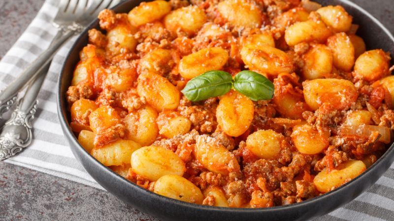 Ñoquis con salsa boloñesa