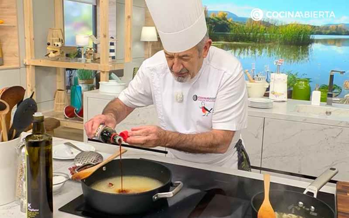 Añade la salsa de soja