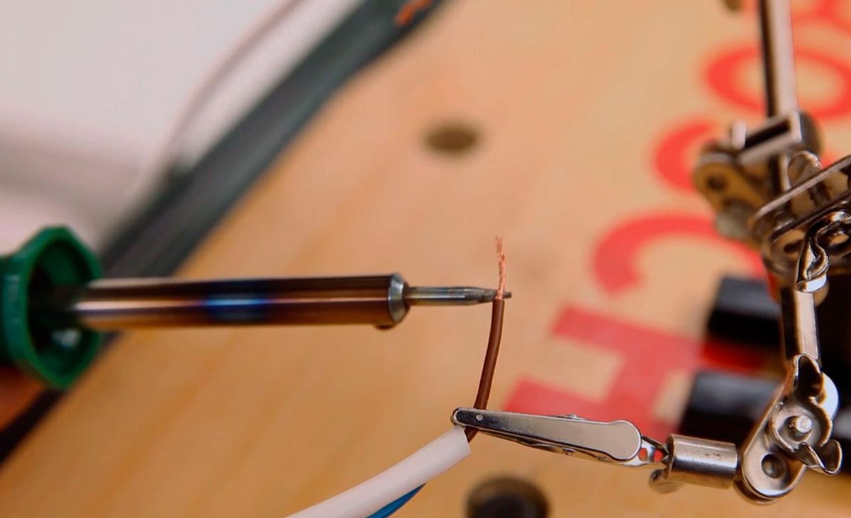 Cómo soldar con estaño paso 3