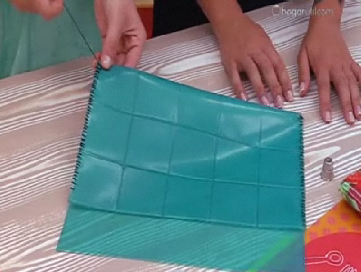 Cartera de mano con plumas p2