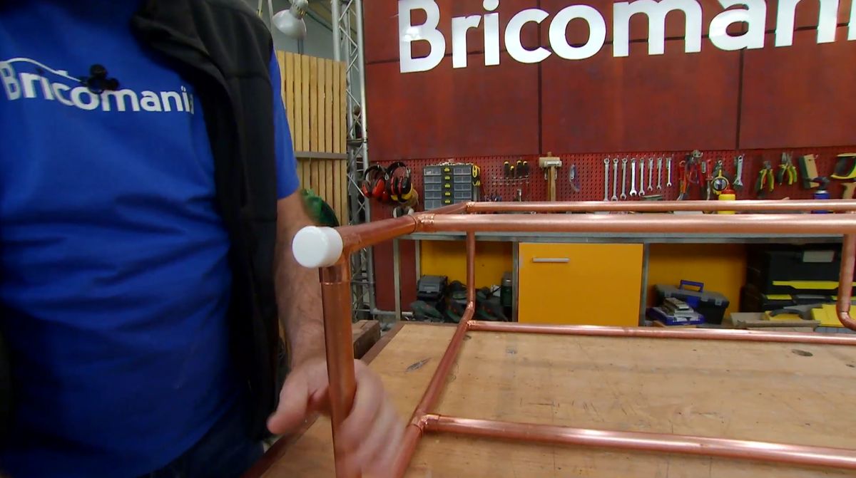 Cómo hacer una estantería de cobre y cerámica paso 10