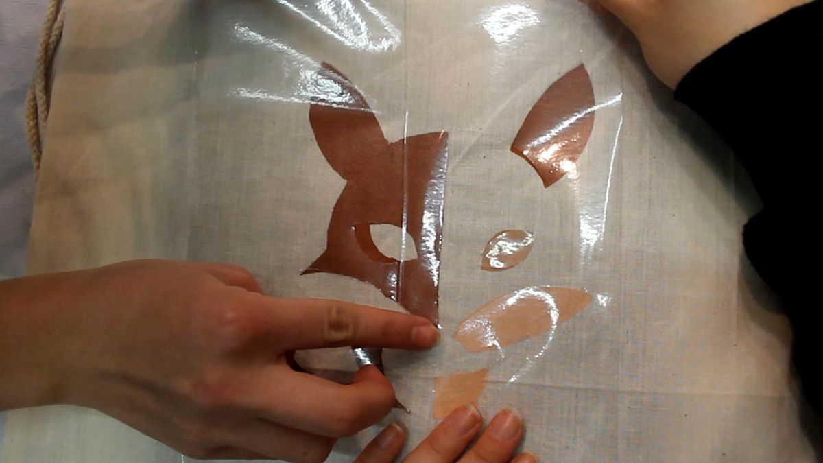 Pintar una mochila de tela paso 5