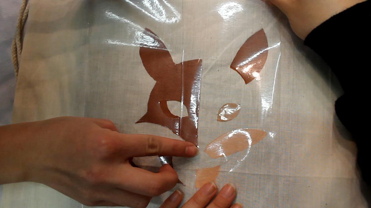 Pintar una mochila de tela paso 5