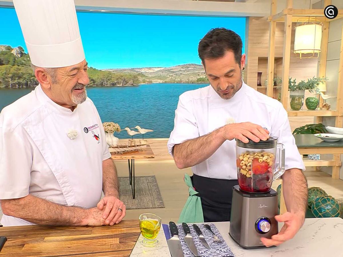 Tritura las hortalizas para la salsa romesco