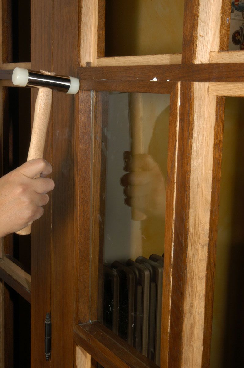 Cómo colocar cristal en puerta paso 10