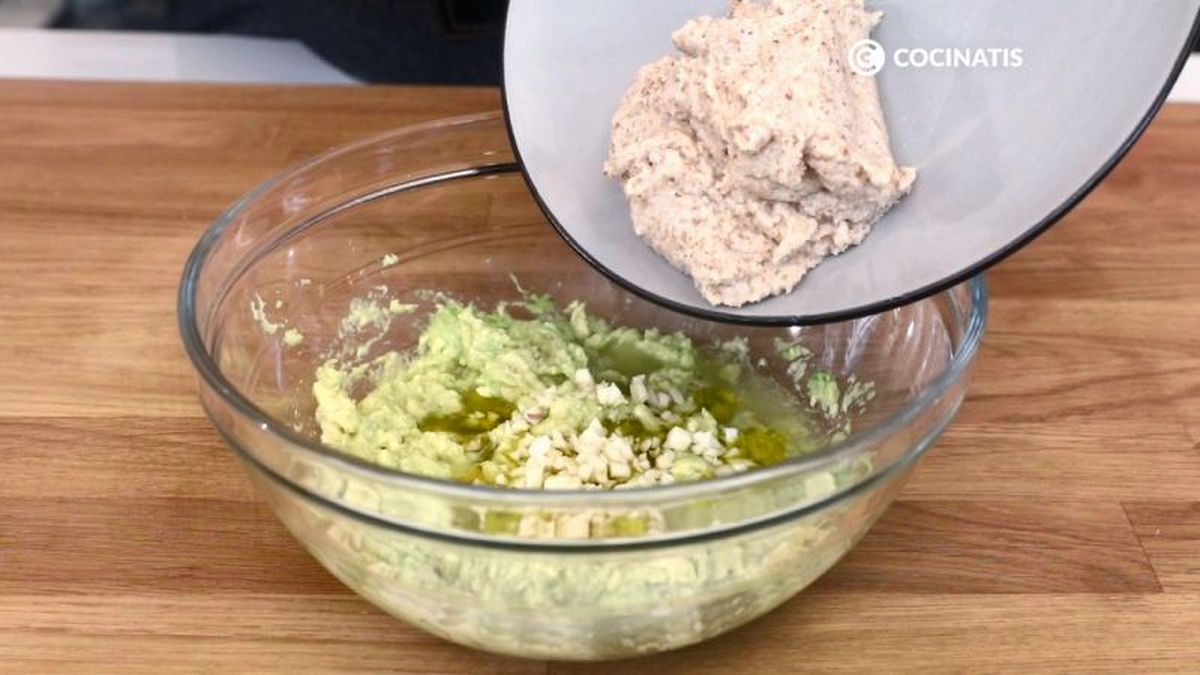 Preparamos la crema de aguacate como acompañamiento