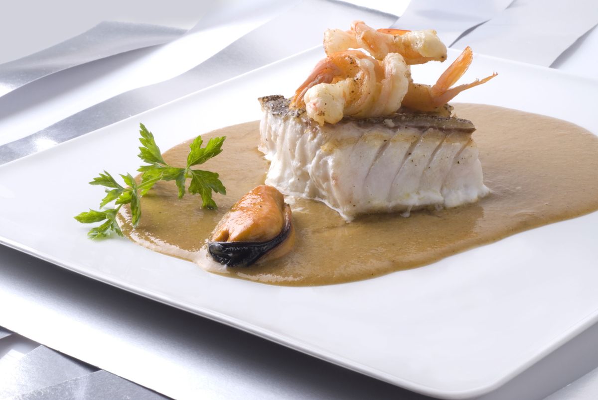 Mero con salsa de mejillones y langostinos