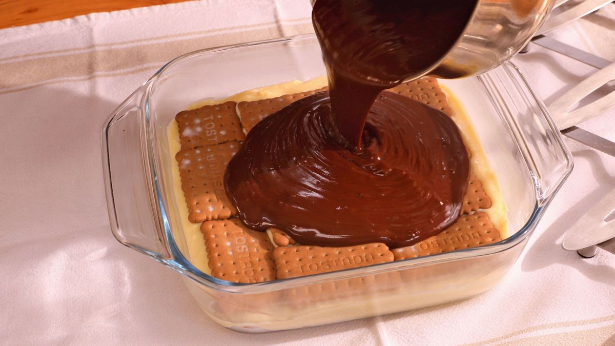 Pastel de galletas, chocolate y crema sin azúcar  paso 5