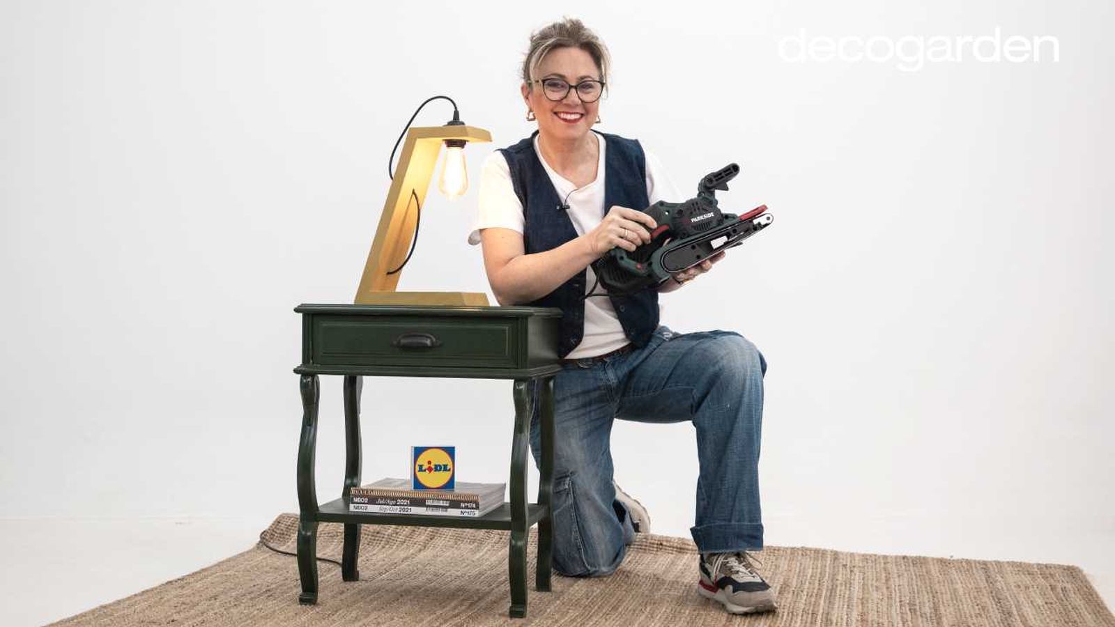 Yolanda Alzola y la lámpara de mesa de madera DIY.