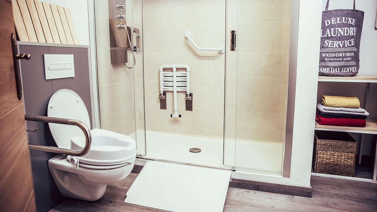 Como colocar accesorios de seguridad en el bano paso 14