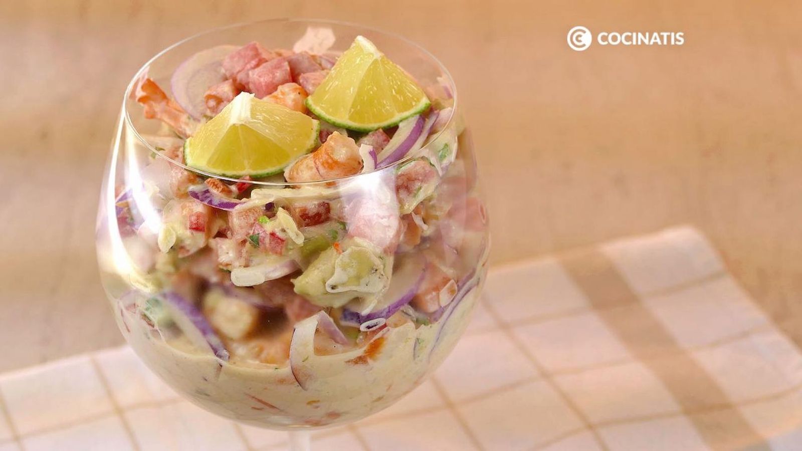Ceviche de camarón con chips de tortilla