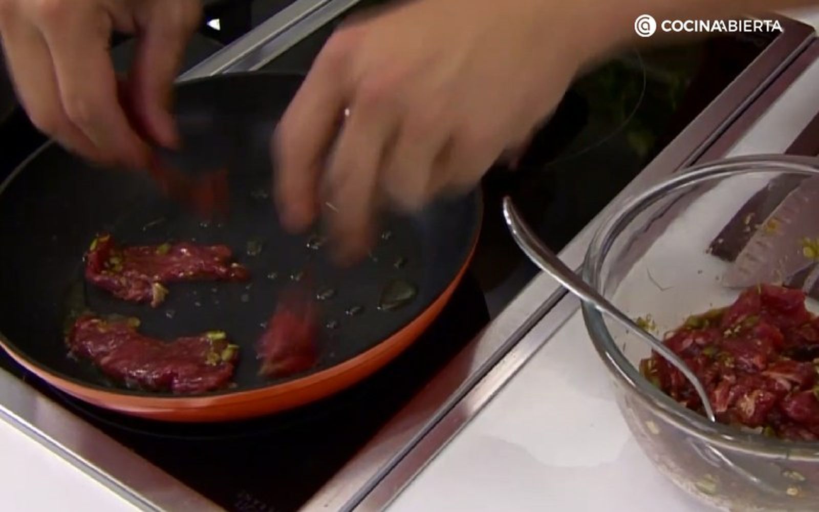 Fríe la carne después de marinarla