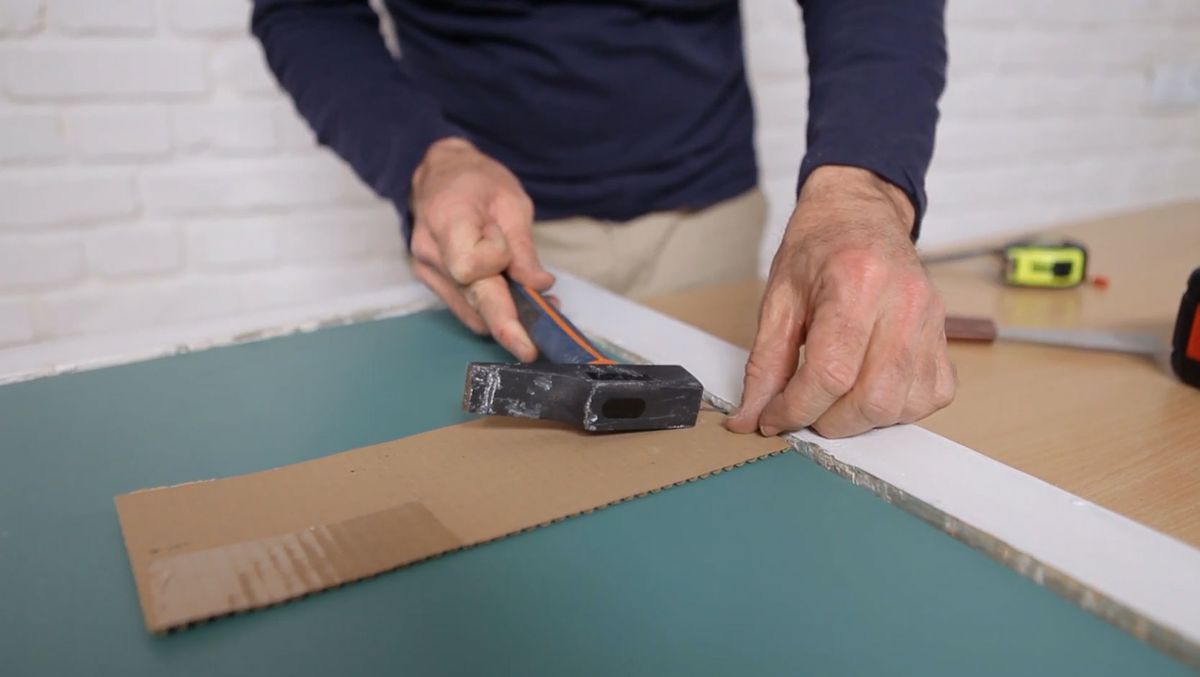 Cómo hacer un espejo con una ventana vieja paso 4