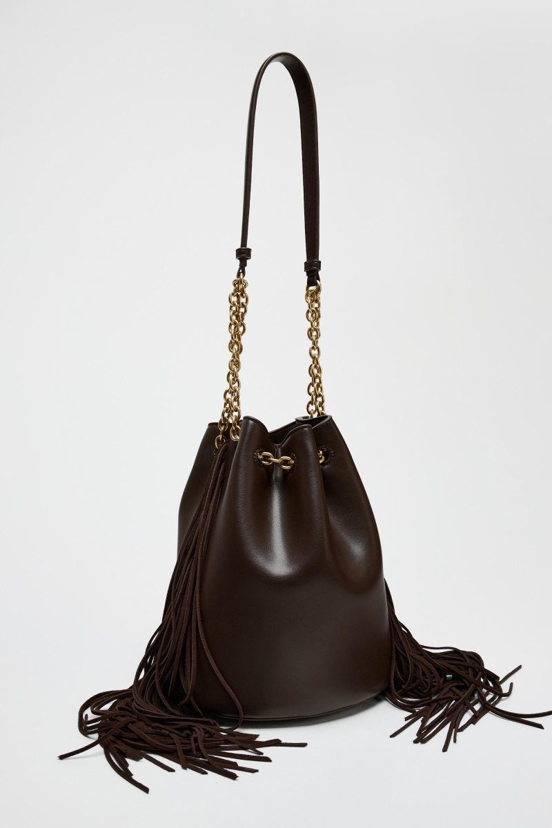 Bolso marrón con flecos en piel vacuna