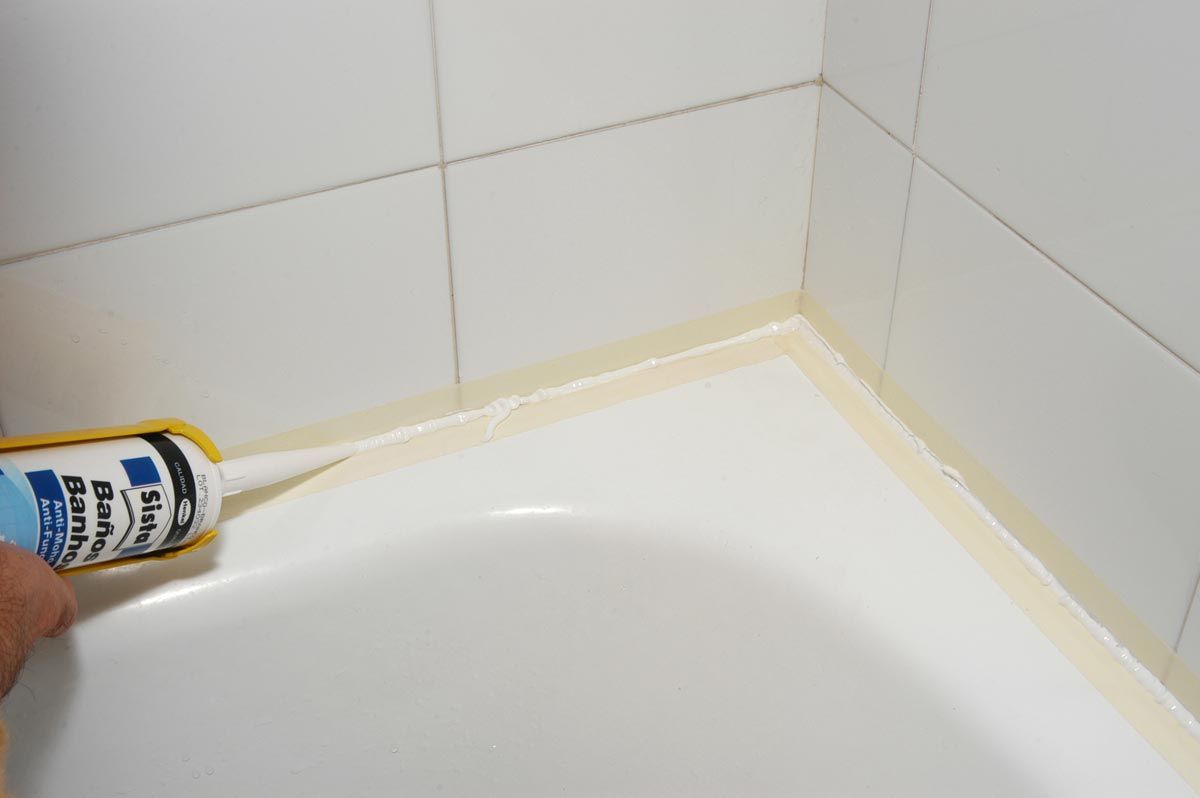 Eliminar y cambiar la silicona de una bañera paso 6