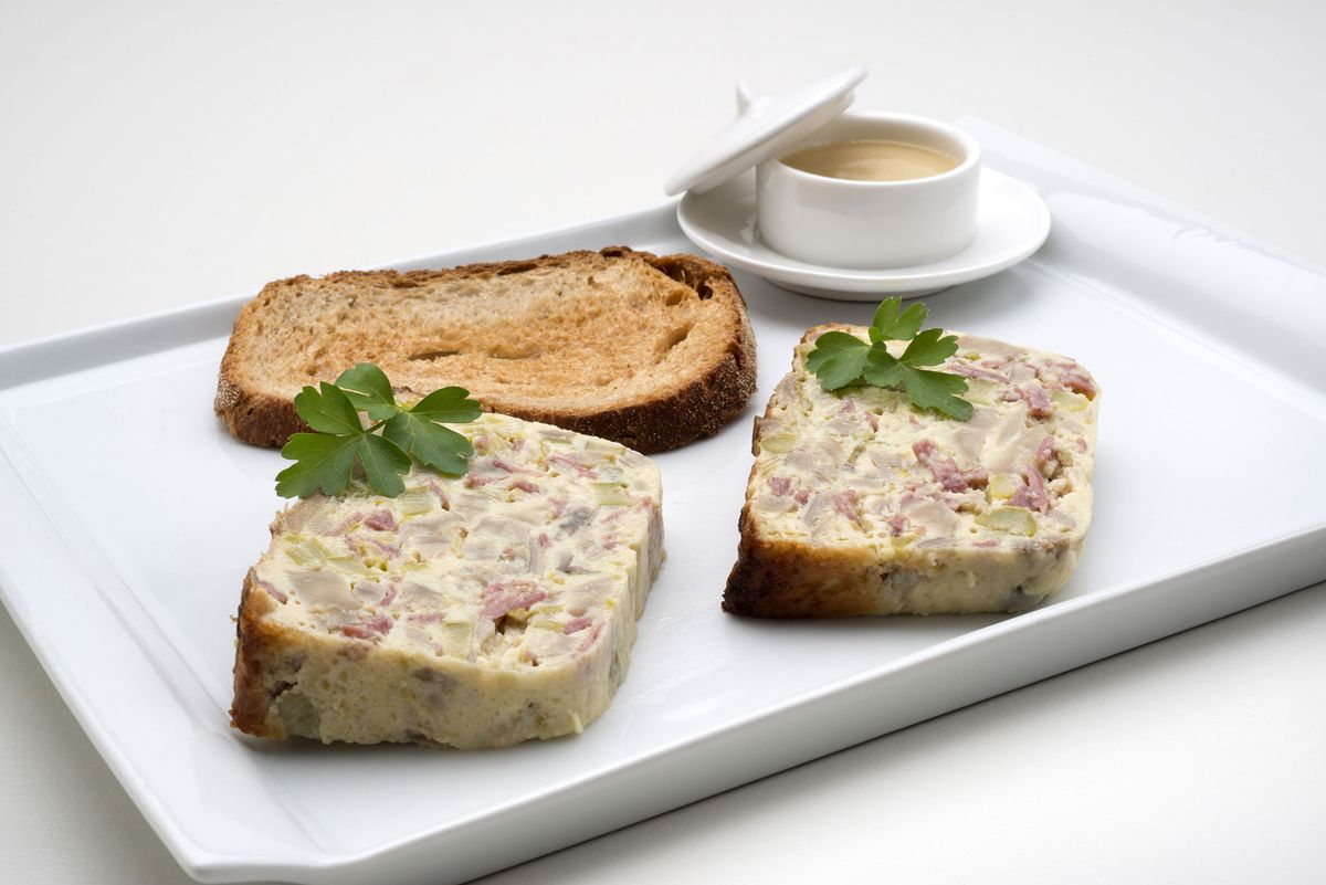 5942 1 Pastel de esparragos, setas y jamon curado de pavo (1328) editorial xl