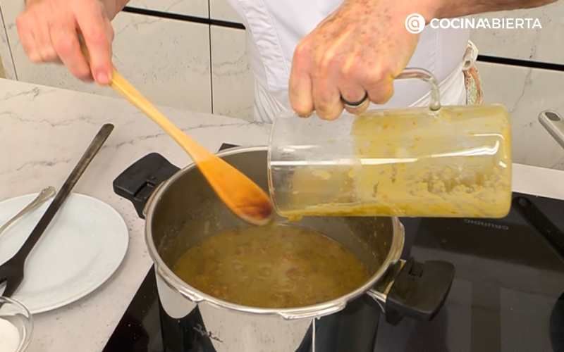 Vierte el puré de hortalizas