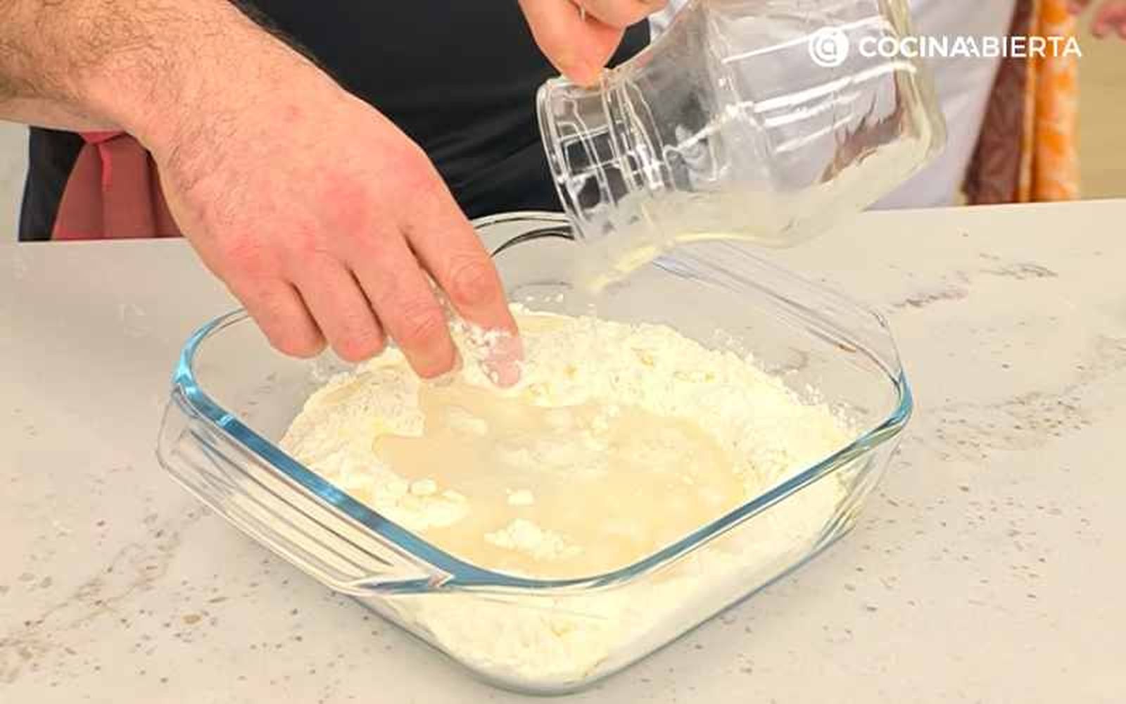 Mezcla los ingredientes en un bol