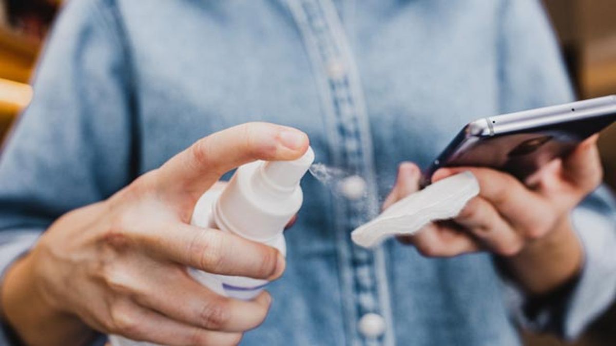 como limpiar el movil por fuera