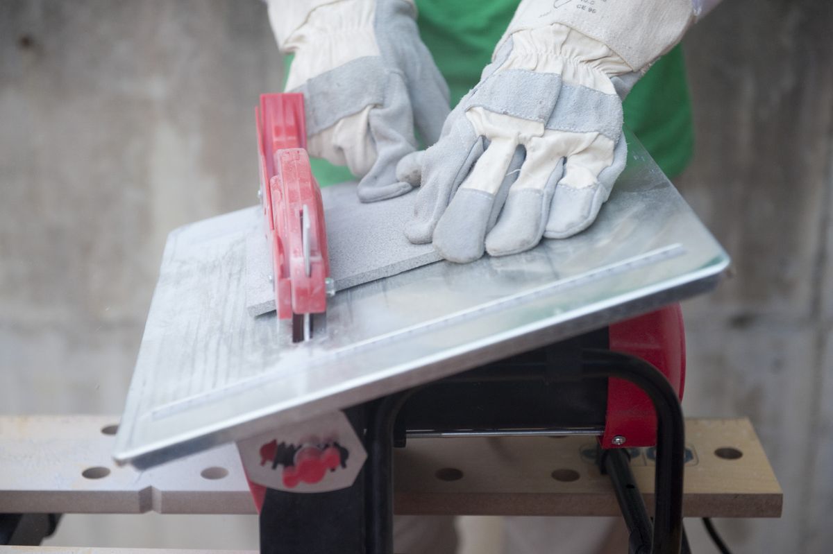 Cómo cortar baldosas y azulejos paso 6