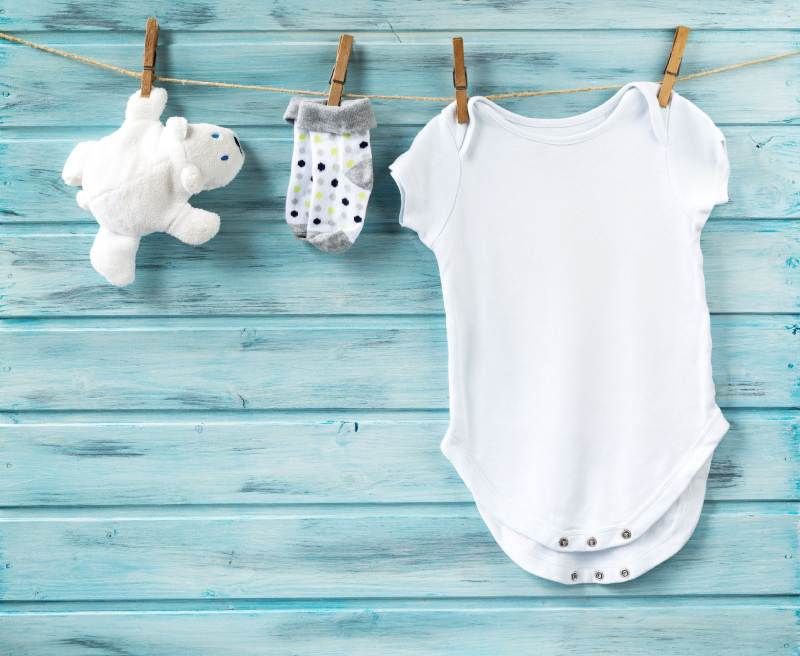 Para la ropa de bebé utiliza un programa delicado, a baja temperatura y con un ciclo de centrifugado suave.