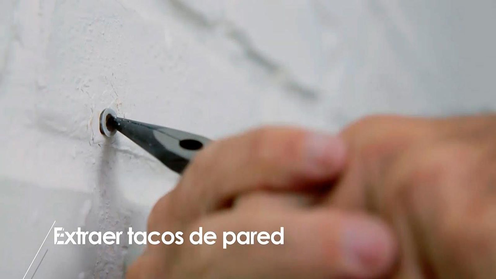 965 briconsejo2 extraer tacos pared paso 2
