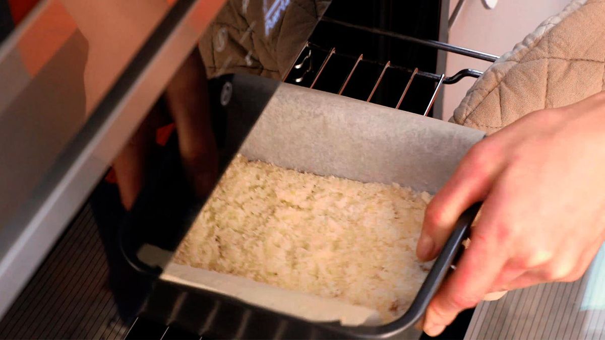 Receta de tarta de coco y dulce de leche  paso 6