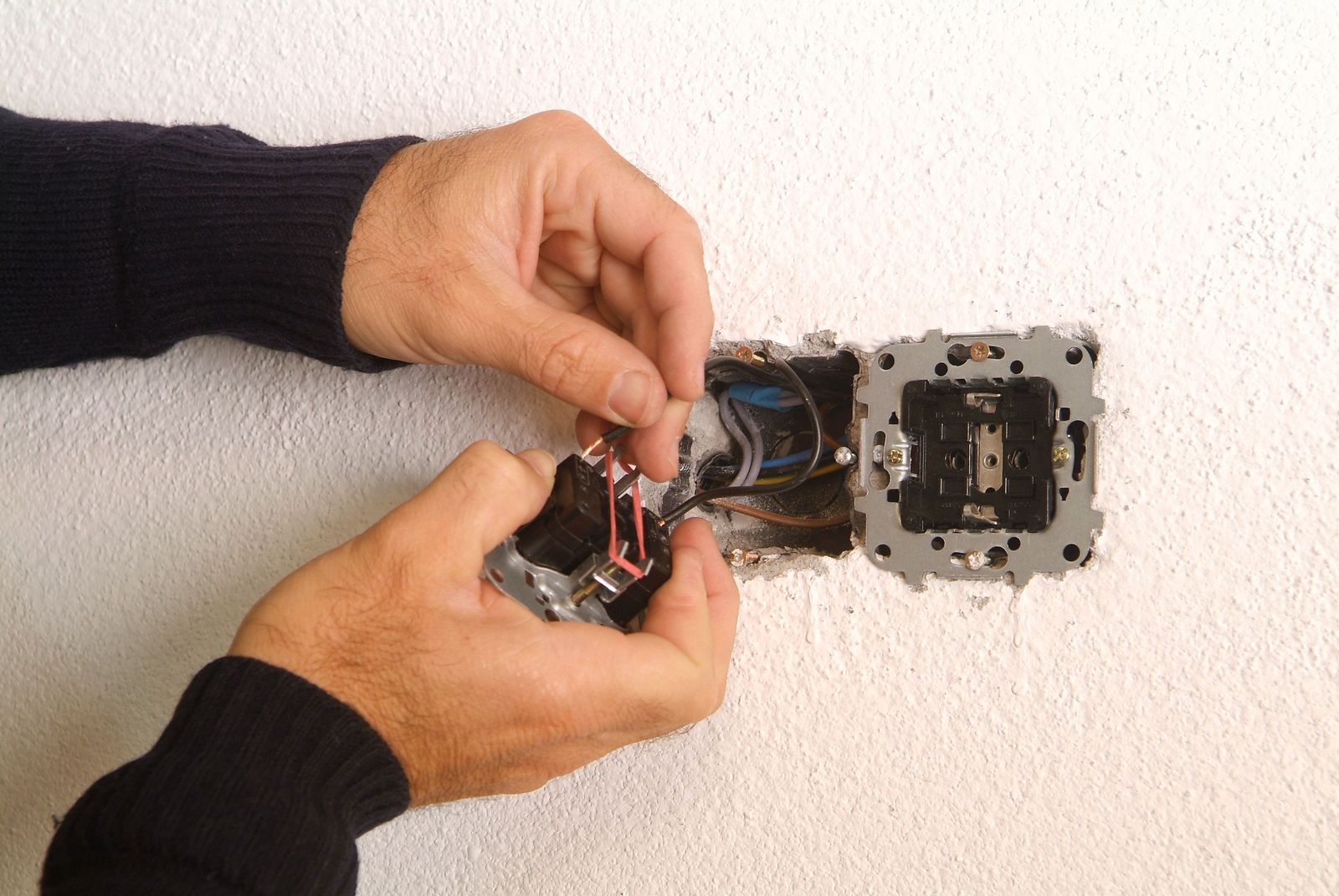 Interruptor detector de movimiento empotrado paso 5