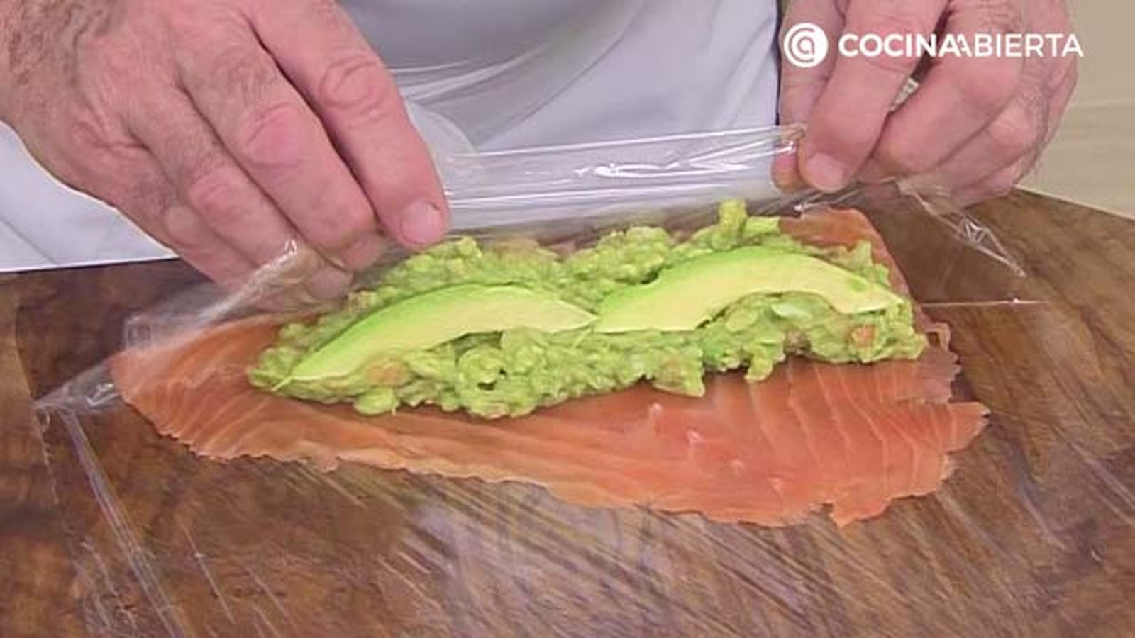 rollitos de salmon ahumado y aguacate arguinano paso a paso