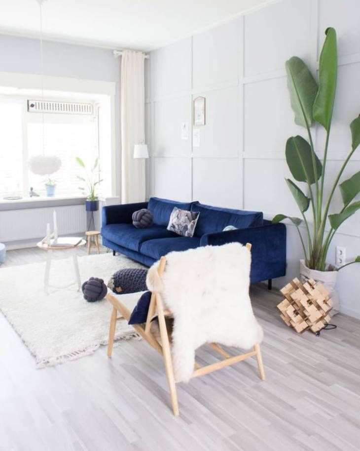 salon sofa azul pared blanca pinterest Tua Casa