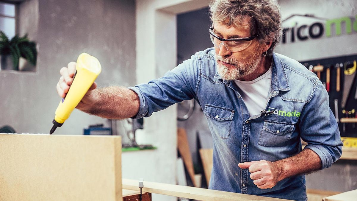 brico 1015 columna industrial luminosa paso 2