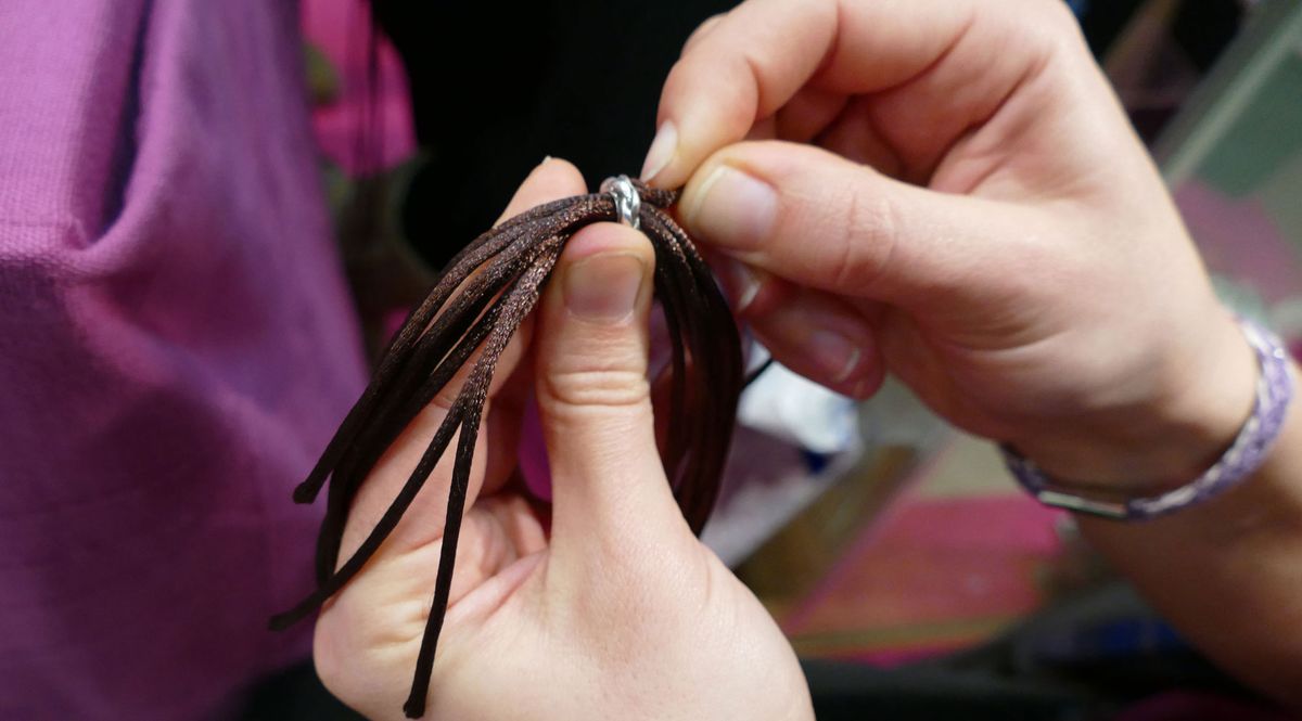 Collar Kumihimo con cuentas de cristal paso 2