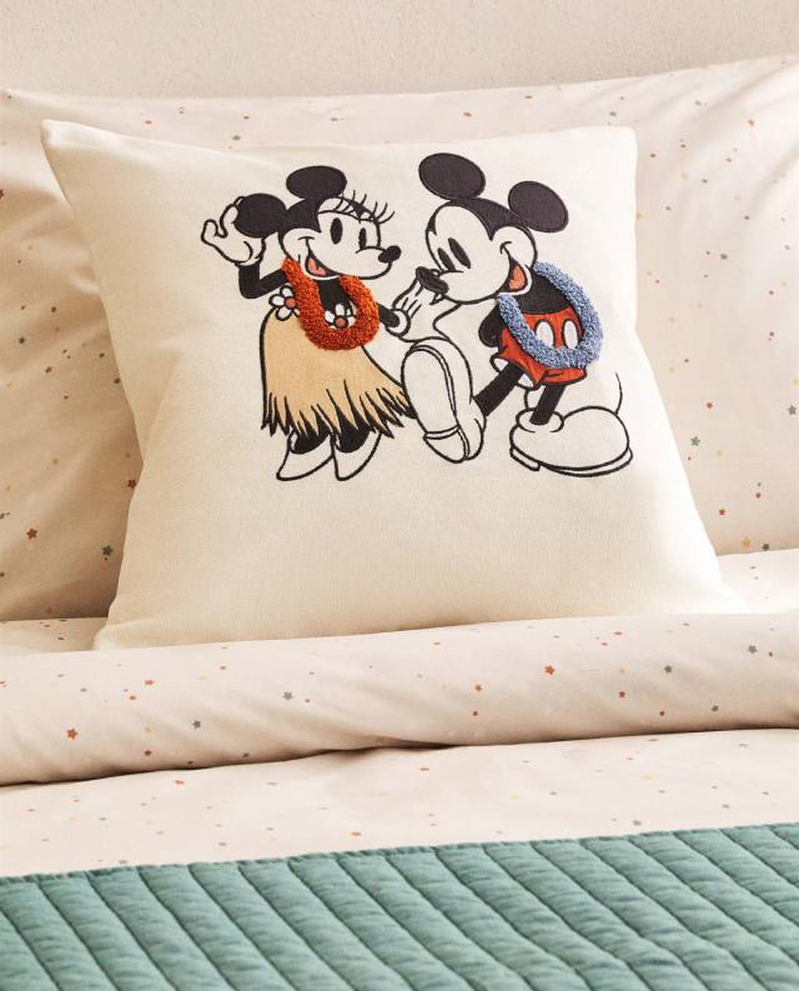 cojin coleccion mickey mouse zara home