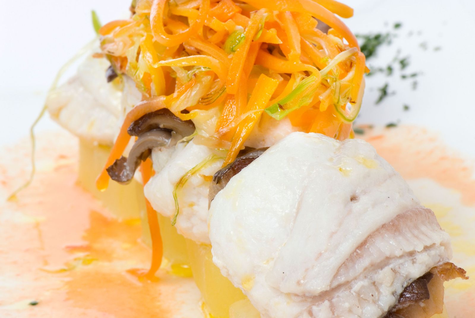 Filetes de gallo al horno con setas y salsa de limón