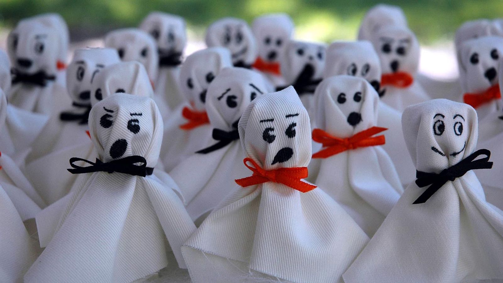 Cómo hacer un fantasma para decorar en Halloween