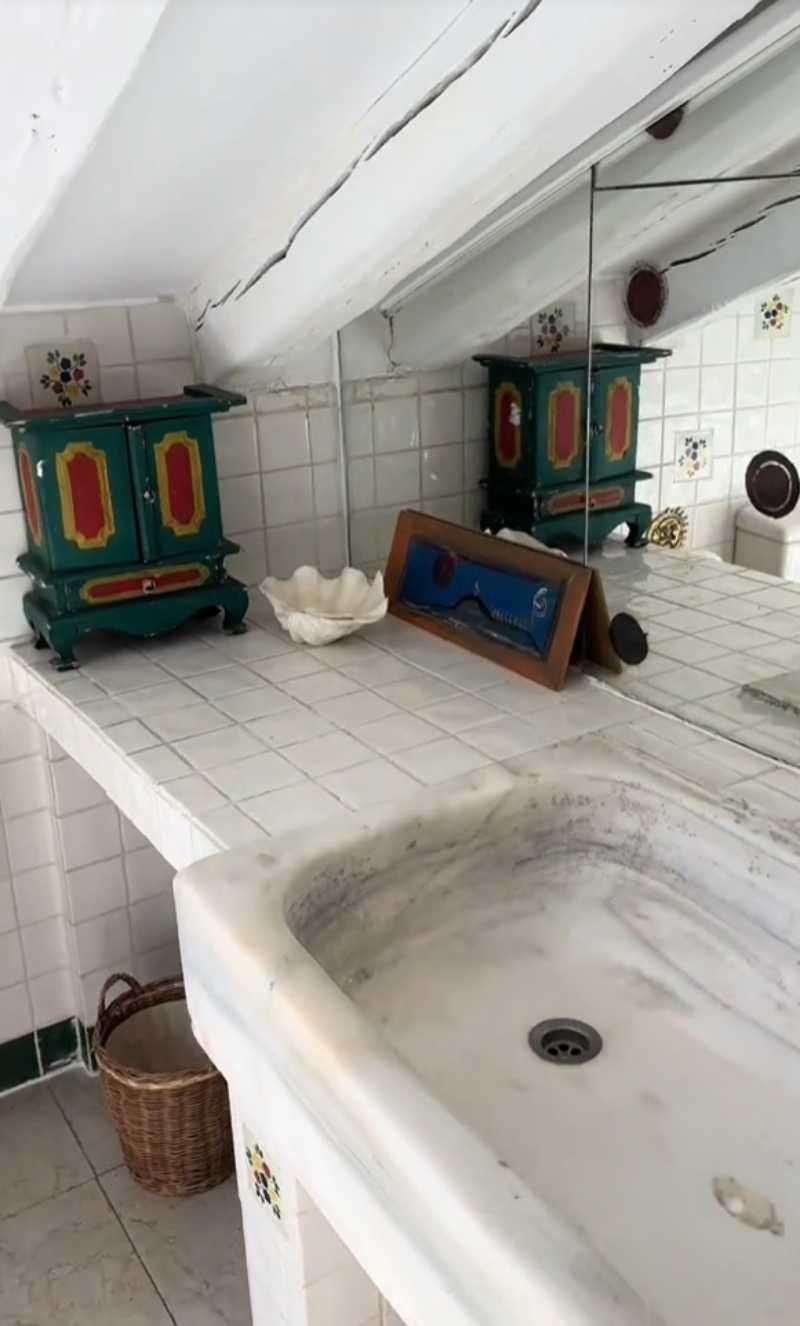 El baño que enamoró a la influencer. / @miriperezc (TikTok)