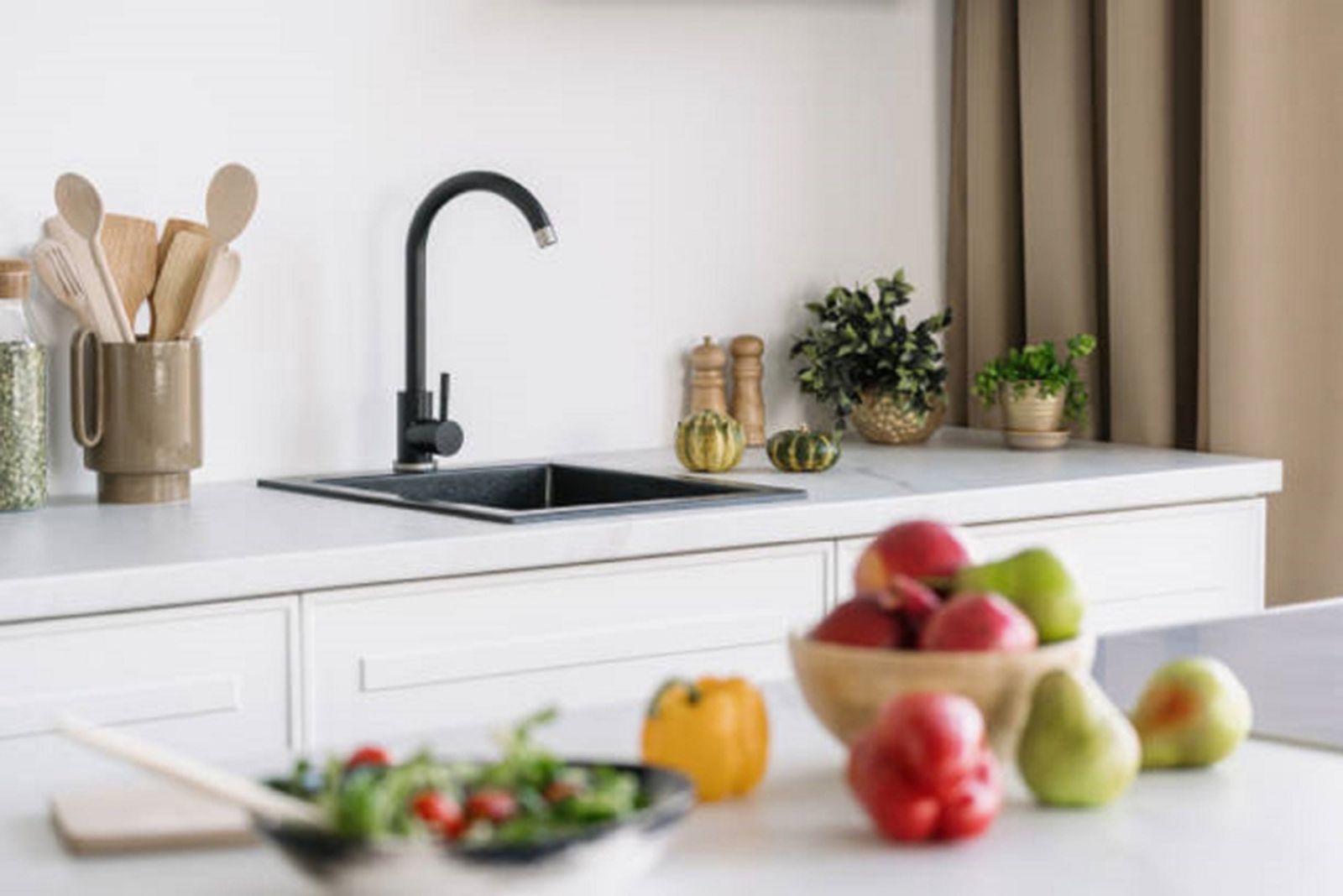 Grifería negra nueva tendencia para renovar la cocina 11