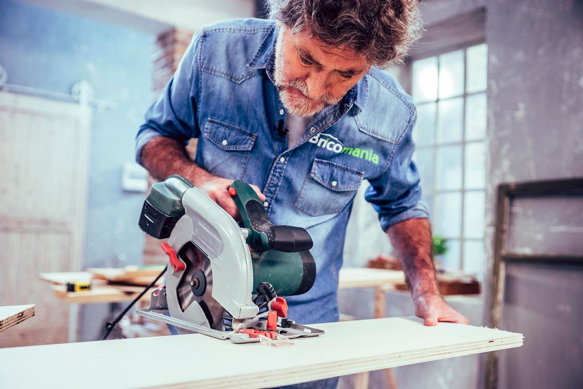 Cómo hacer una escalera plegable paso 5