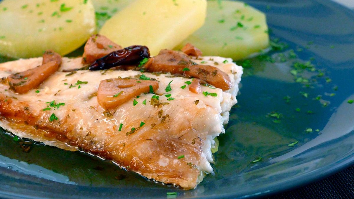 Artículo sobre lubina, pescado blanco bajo en grasa  lubina a la donostiarra