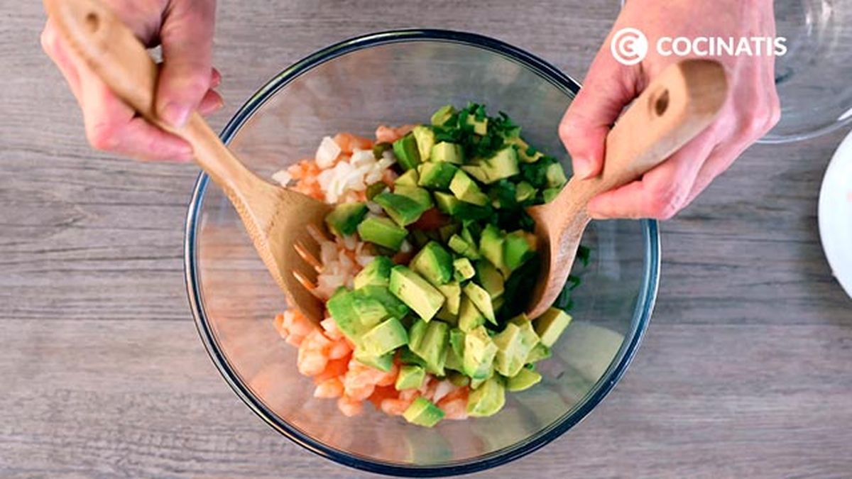 Receta de timbal de langostinos y aguacate  paso 4