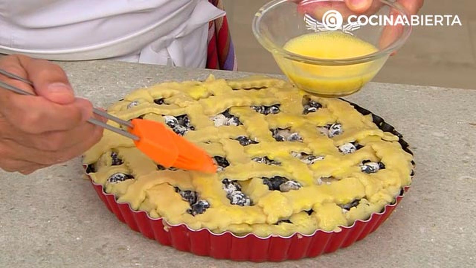 tarta de arandanos americana con masa quebrada casera receta facil eva arguinano paso5