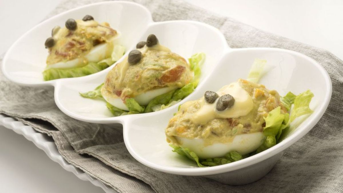 6077 1 huevos rellenos de salmon y aguacate xl 848x477x80xX[1]