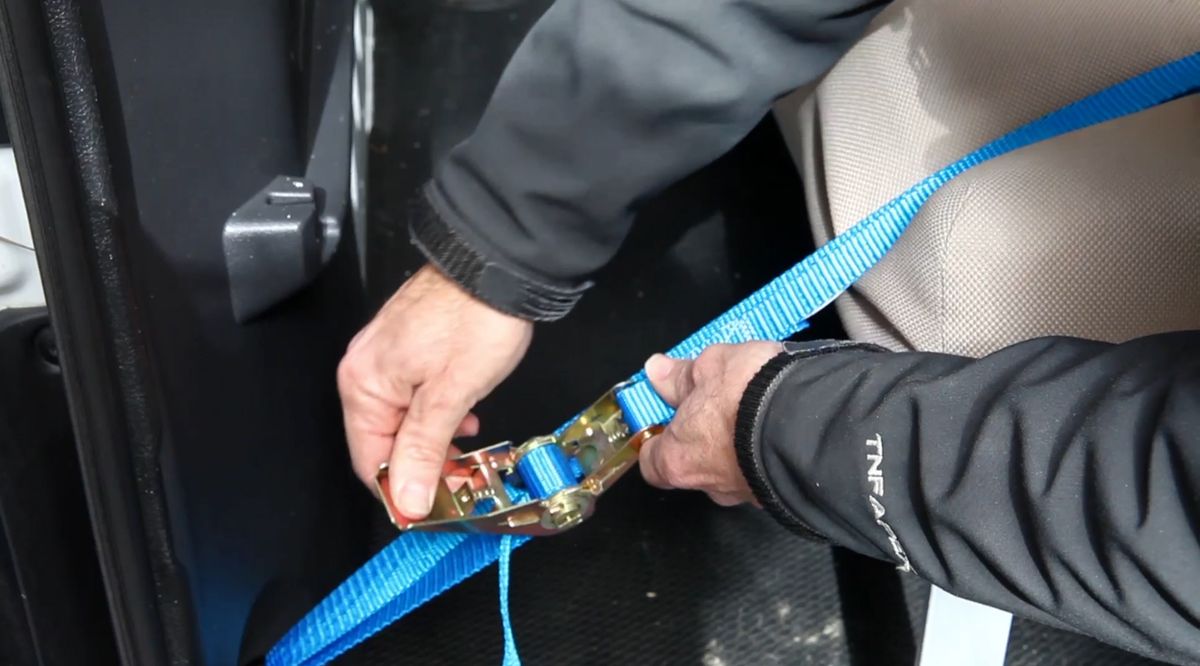 Cinchas con tensor de carraca paso 6