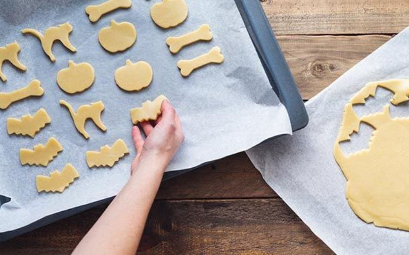 Hacer galletas con moldes con formas es mucho más sencillo.
