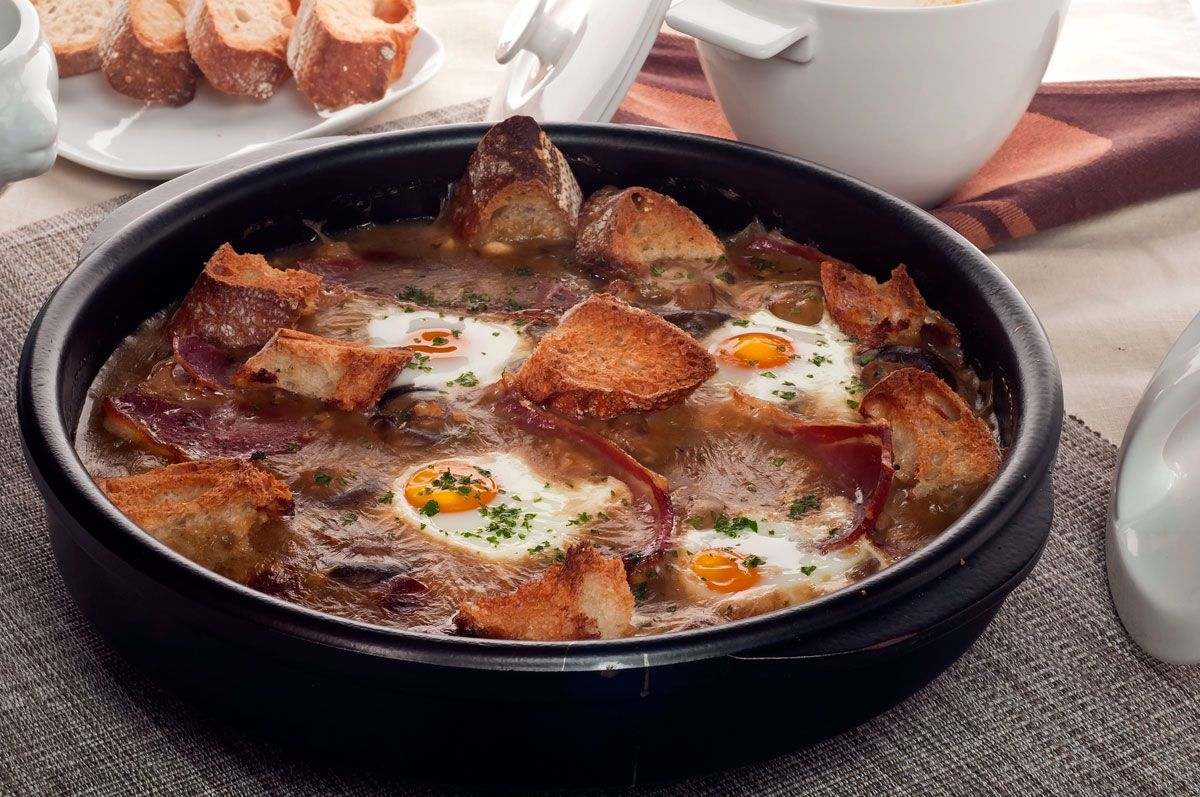 1295 Champiñones en salsa con huevos escalfados (749) xl