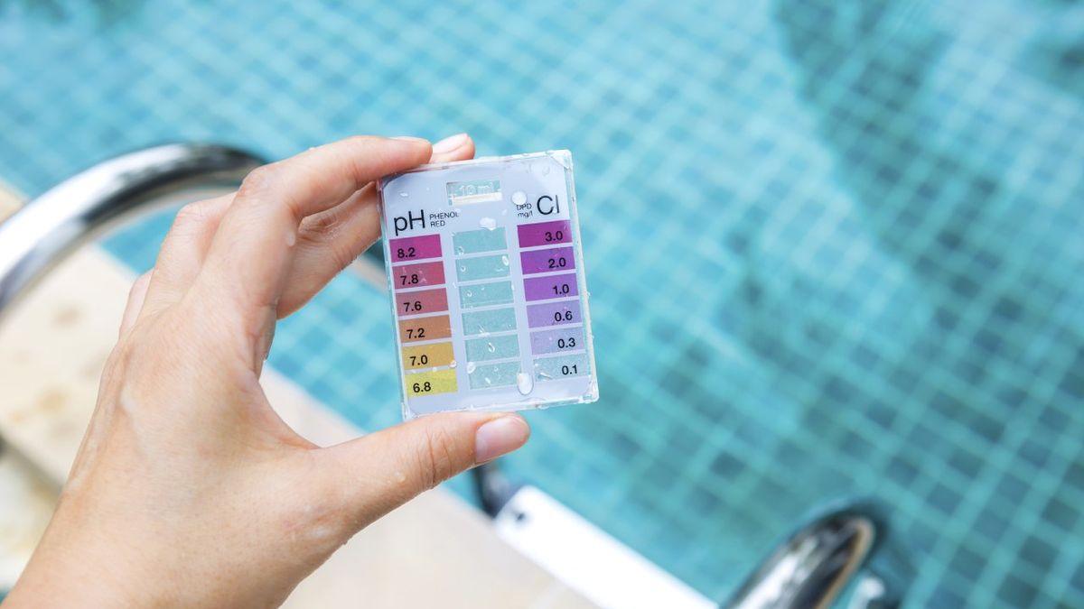 Los niveles óptimos de pH de la piscina oscilan entre 7.2 y 7.4.