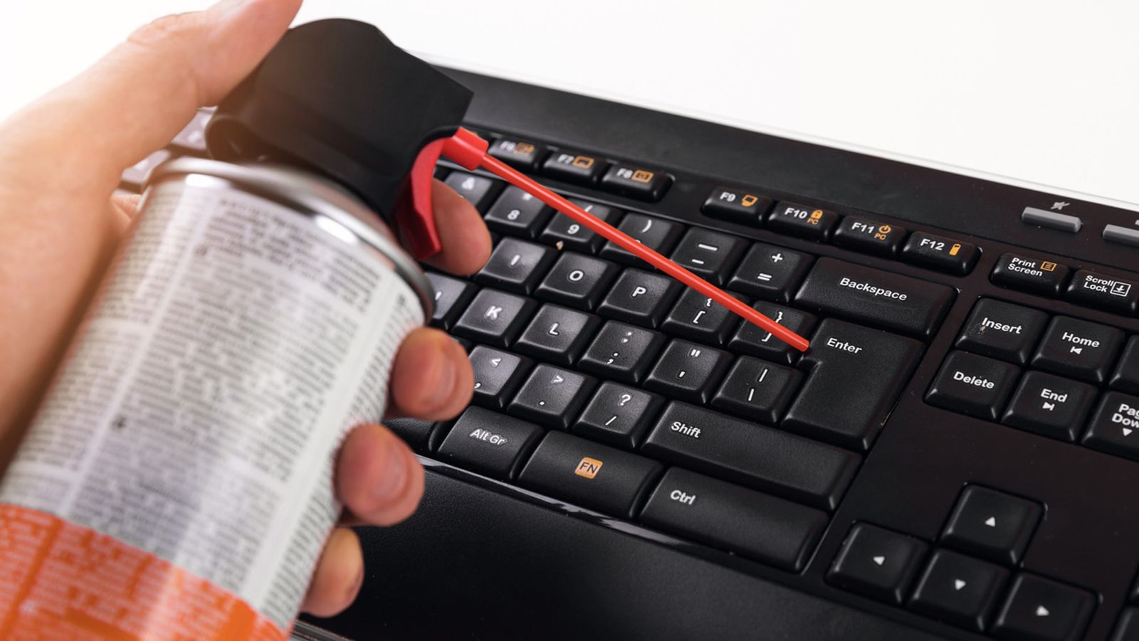 como limpiar el teclado del ordenador portatil1