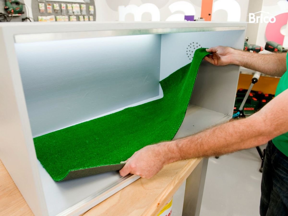 Colocar césped en el suelo del terrario