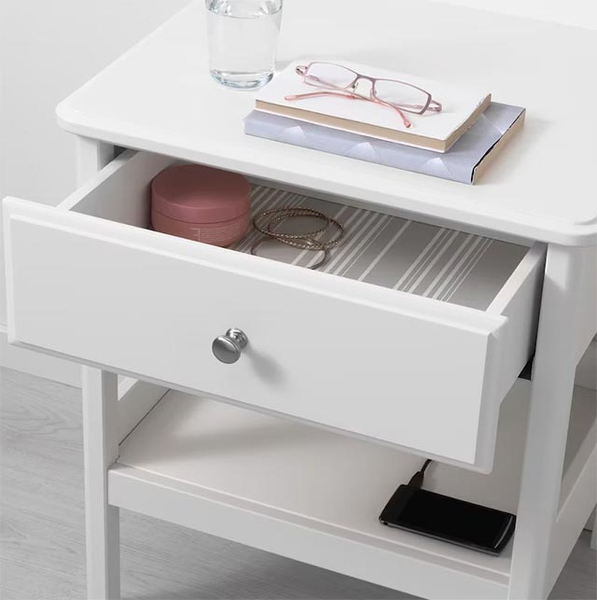 mesita de noche ikea tyssedal 2