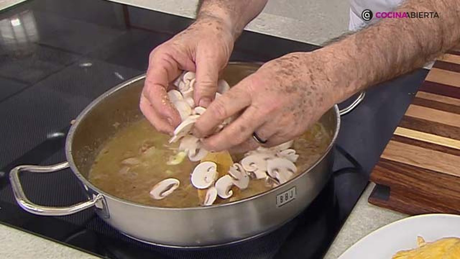 receta pollo marsala salsa champinones ka paso 4